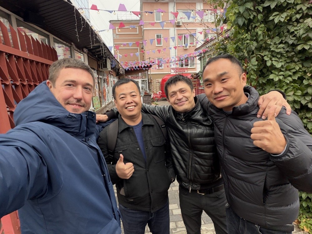 การสร้างสะพานโซ่อุปทานที่ปฏิบัติตามกฎระเบียบและเชื่อถือได้ไปยังรัสเซีย: Zhongping Technology พบปะกับพาร์ทเนอร์ในท้องถิ่น ณ หน้างาน